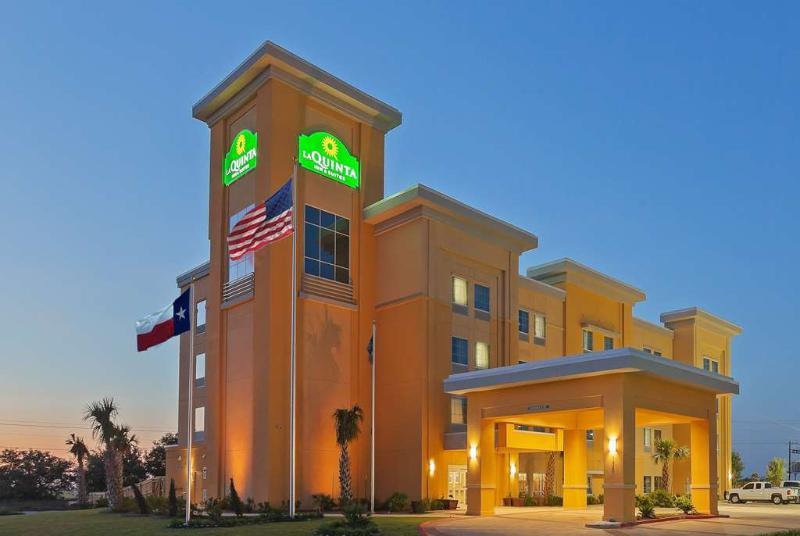 La Quinta By Wyndham Pearsall Exterior photo