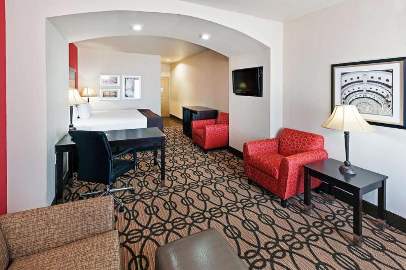 La Quinta By Wyndham Pearsall Exterior photo